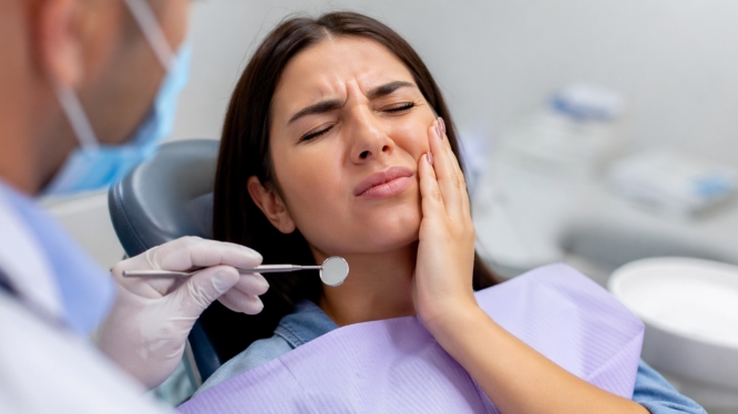 Absceso dental: síntomas, causas y cuándo acudir de urgencia